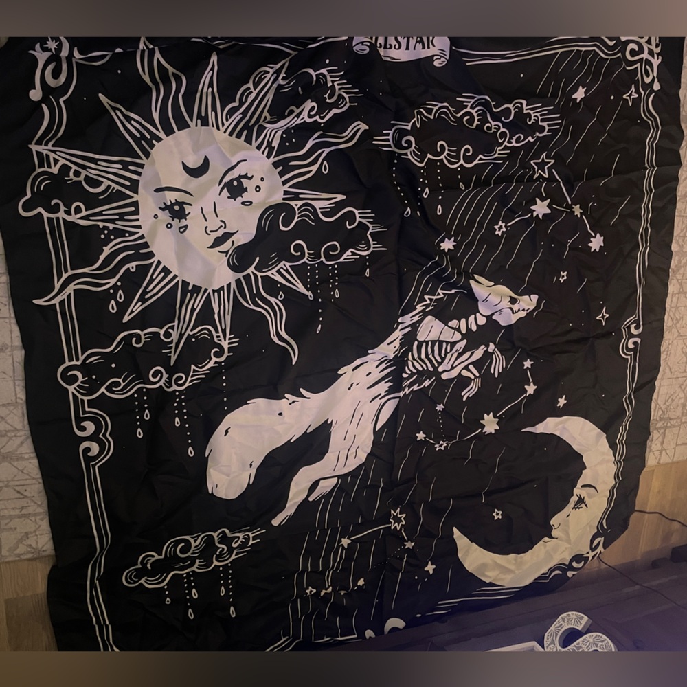 Used.
In good condition shower curtain